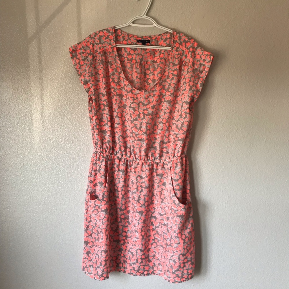 Floral dress with pockets
